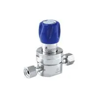 Регулятор AMFLO UHP AU22 Материал: Код S (Body-SUS316L VAR; Poppet, Nozzle, Gland-SUS316L; Diaphragm-Hastelloy®C-22; Seat: PCTFE); Поверхность 0.25 um; 3х портовый, вх. давл. 20.6 бар, CV-1.1